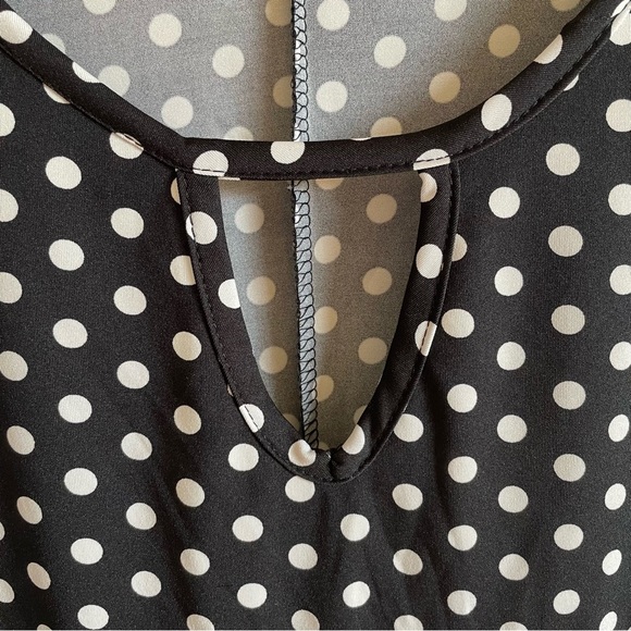 C’est La Vie Polka Dot Sleeveless Blouse Top Women’s XL Black White Ruched Sides - Picture 3 of 13